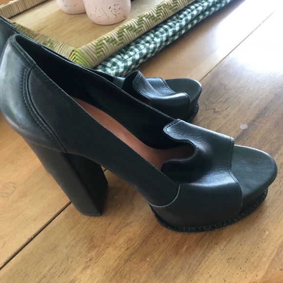 ELIZABETH and Jeney BLACK shoes - Picture 2 of 10